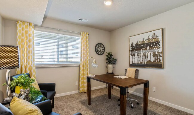 Building Photo - 869 NE Traverse Dr