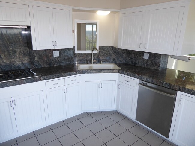 Building Photo - MODERN FOUR BEDROOM HOME IN THE GREENBRAE ...