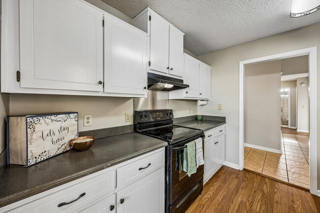 Building Photo - 132 Woodvalley Ct