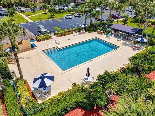 Building Photo - 353 S US Hwy 1