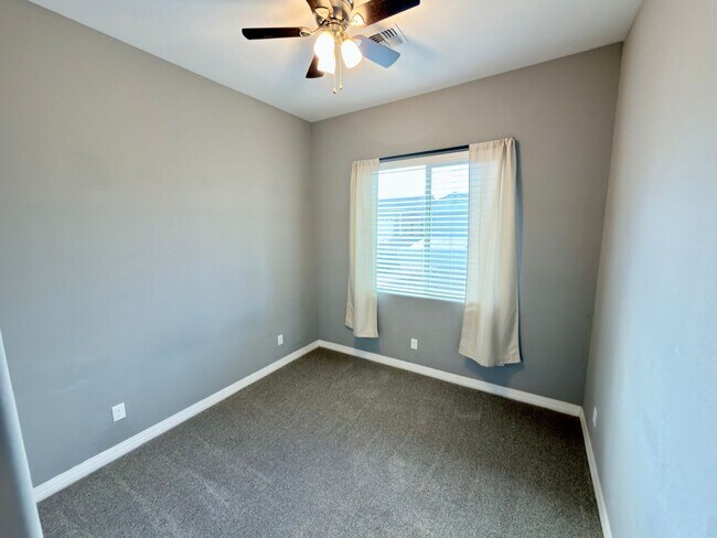 Building Photo - 6096 Laguna Ln