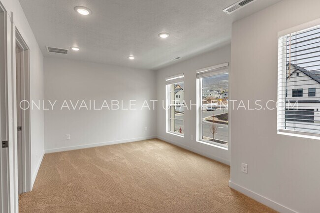 Building Photo - 1786 N 180 E