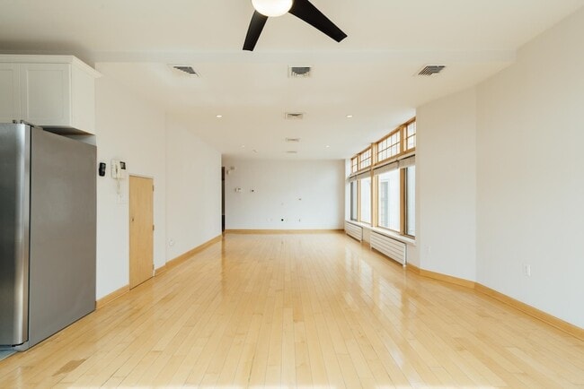 Building Photo - 30 Park Ave