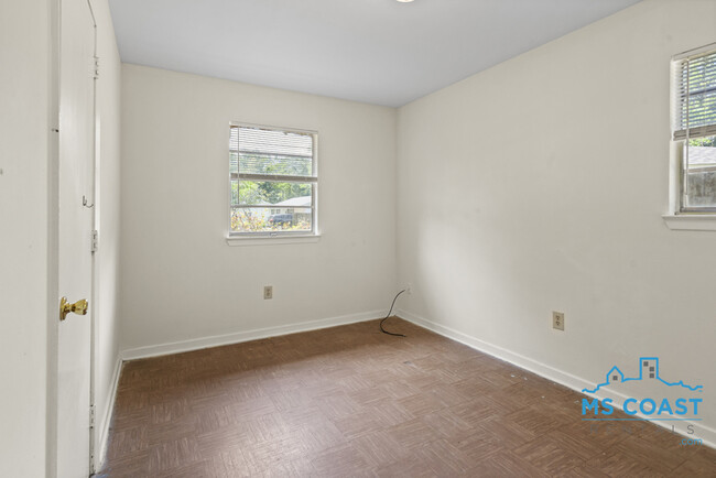 Building Photo - 316 Tandy Dr