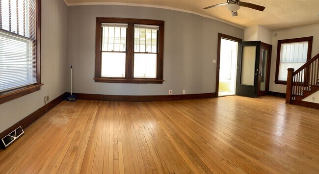 Building Photo - 110 W Columbia Ave