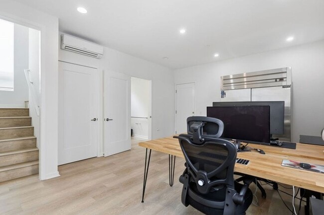 Building Photo - Detached Townhome - Private Roof Deck - With 360 Panoramic Views