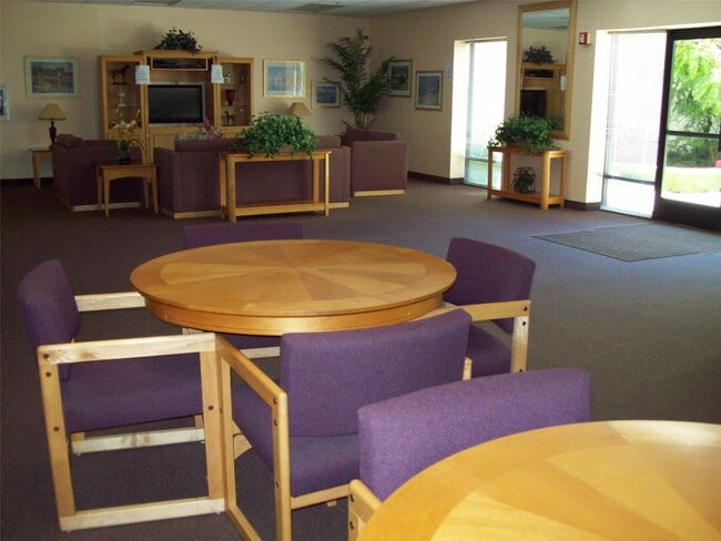 Building Photo - 9927 San Antonio Ave