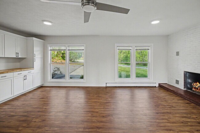 Building Photo - 415 Mountain View Rd