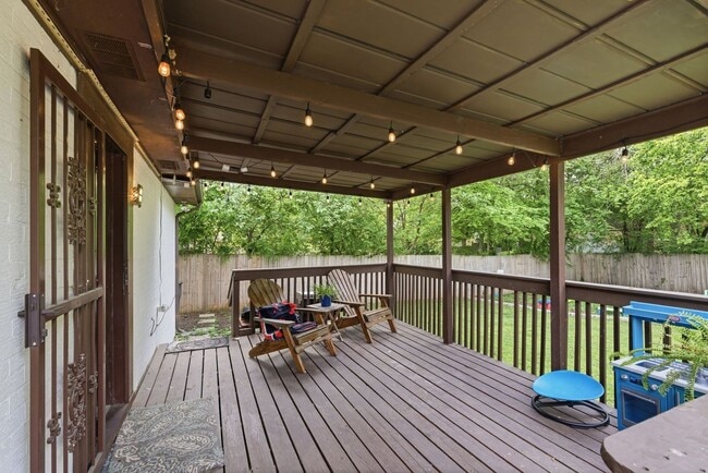 Building Photo - 3 Bedroom/ 2 Bath Home, Fenced Yard, Covered Porch, Large Workshop/Storage Building, Small storag...