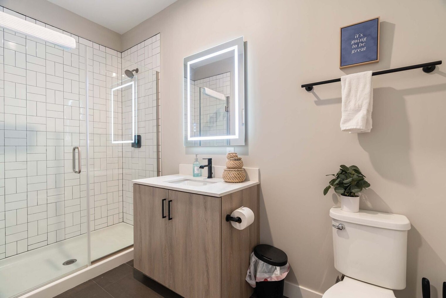 Building Photo - 205 W 4th St