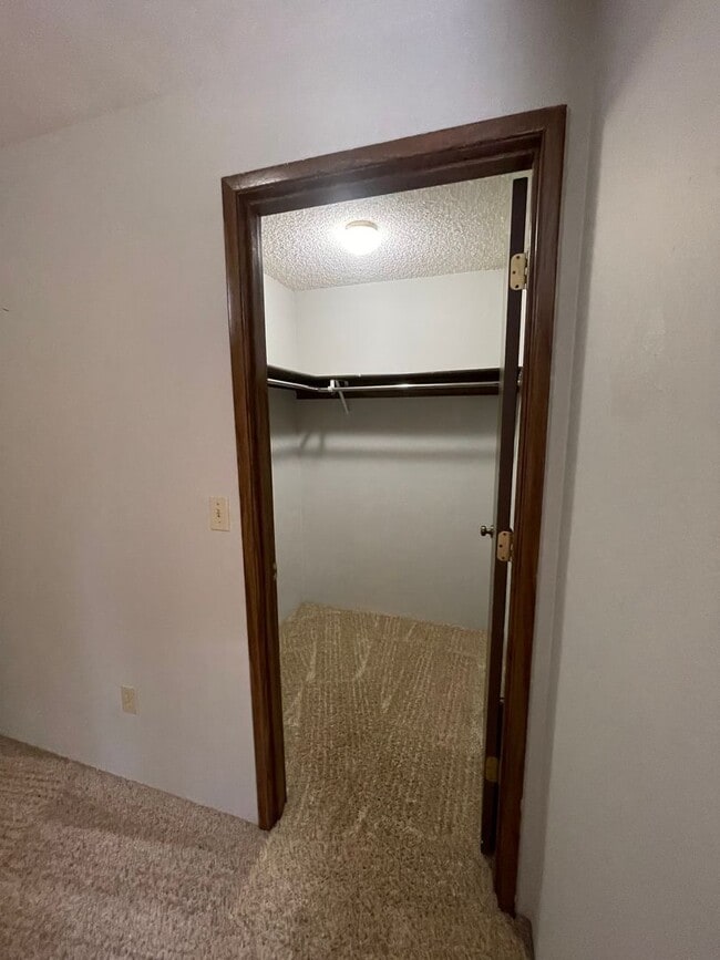 Building Photo - Cute 2 bed 1 bath apartment in nice neighborhood