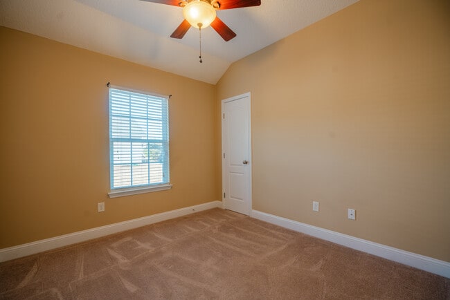 Building Photo - 59 Forest St NE