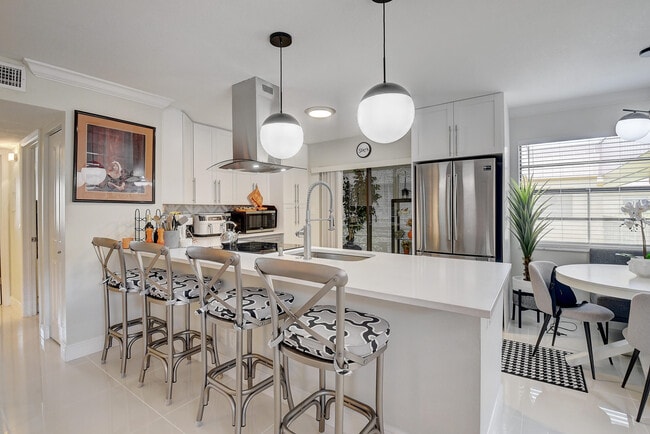 Building Photo - 274 Capri F