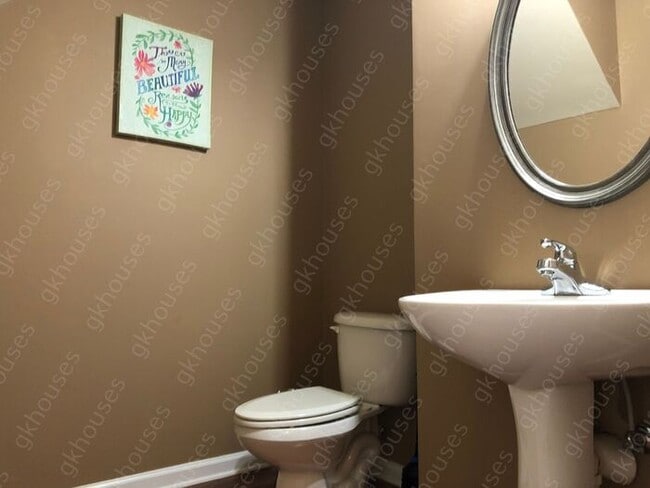 Building Photo - 6002 Cobblestone Creek Trail