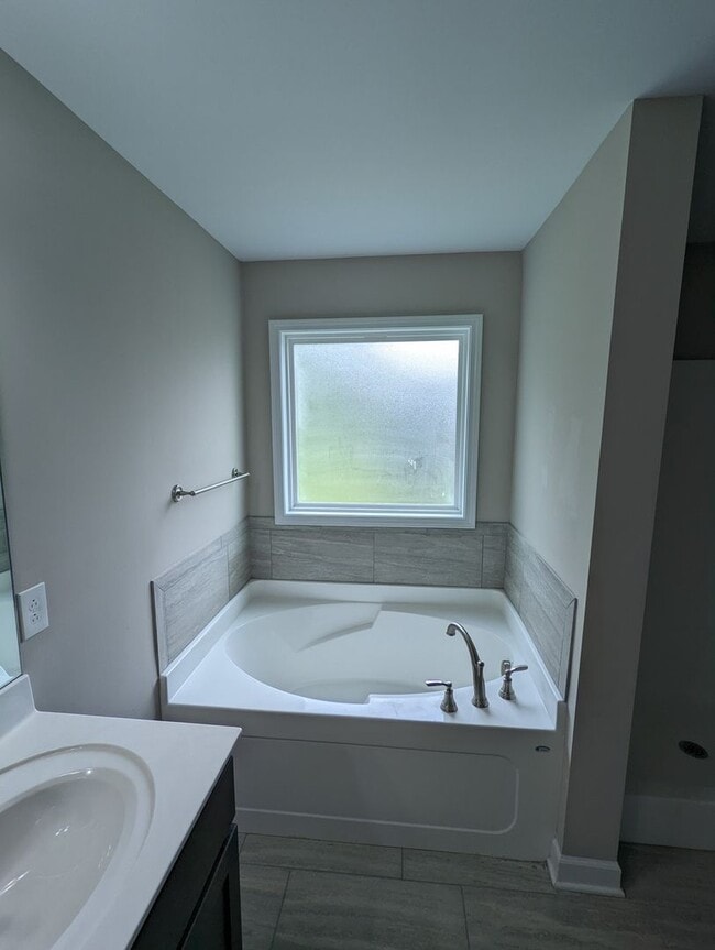 Building Photo - 3B/2BA With 2 car garage, Large Bonus Room...