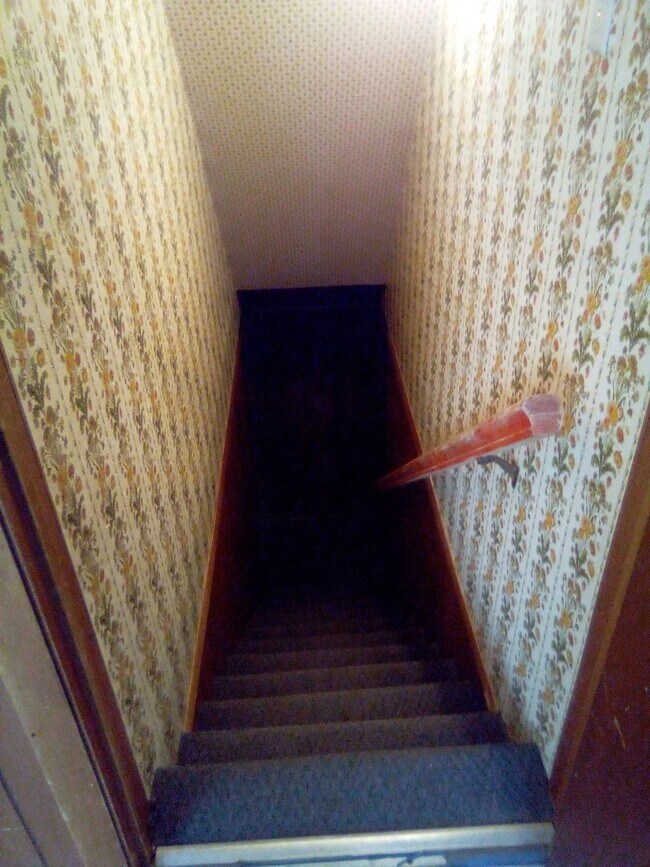 Building Photo - Knoxville 37918 - Beautiful 3 bedroom, 1.5 bath, brick rancher - Call Sharon Arnwine (865) 313-7215