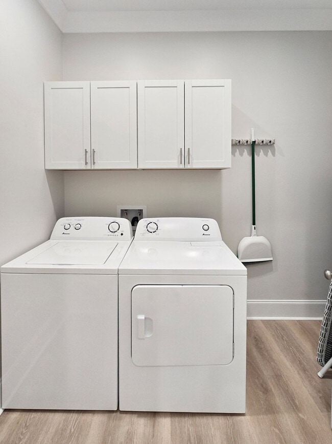 Building Photo - 996 Beach Blvd W