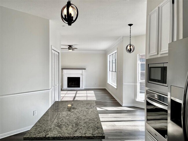 Building Photo - 16909 Dorman Dr