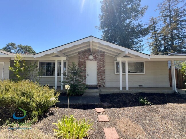 Building Photo - 10600 E Estates Dr
