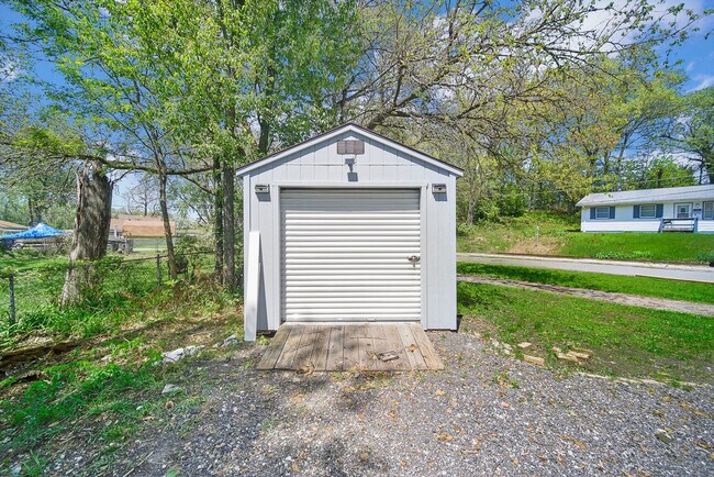 Building Photo - 615 Pine St