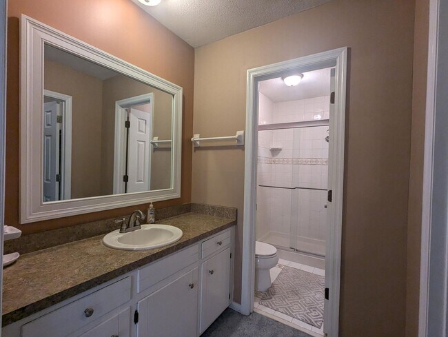 Building Photo - Ranch Style 3BD/ 2 Bath - Fully Fenced In!