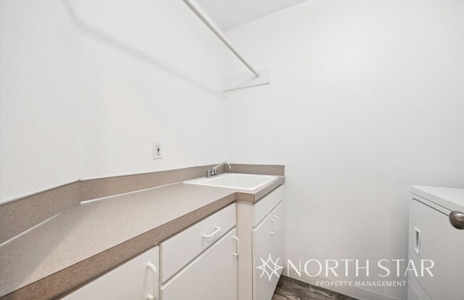 Building Photo - 11591 SW Cole Ln