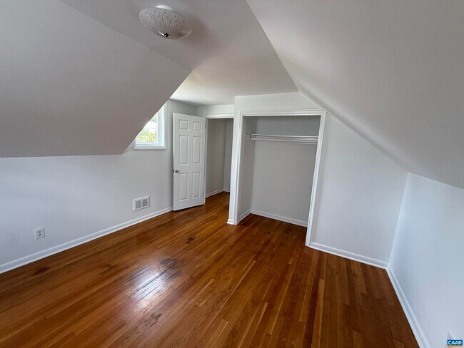 Building Photo - 913 Druid Ave