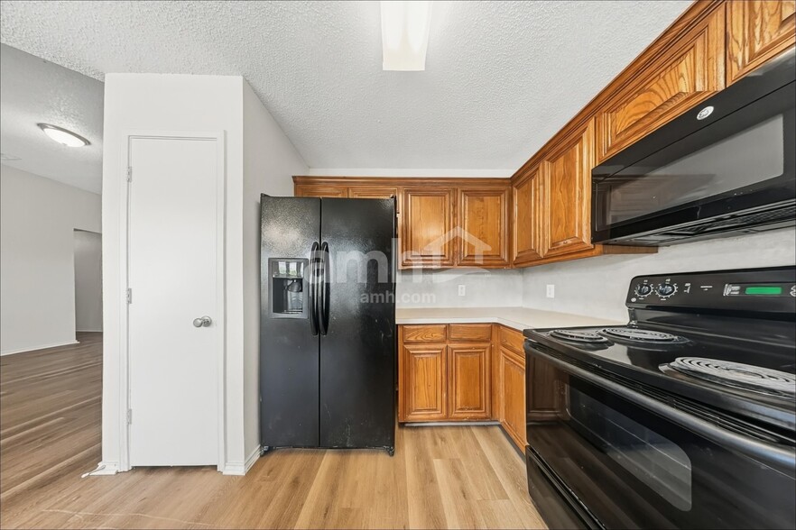 Building Photo - 413 Bretts Way