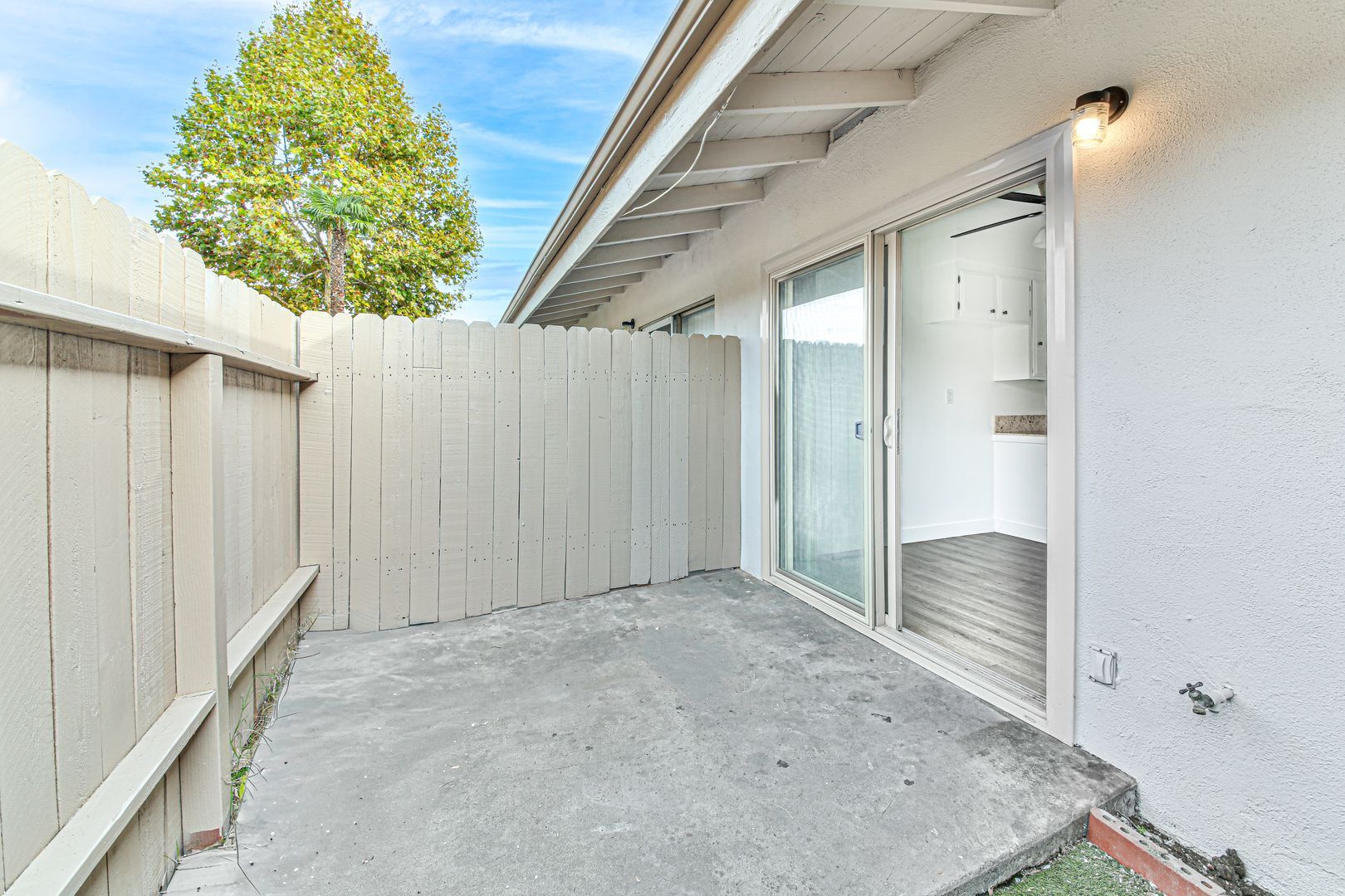 Building Photo - 147 S Magnolia Ave