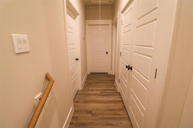 Building Photo - 5213 Pinemont Creek Ln