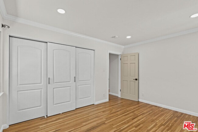 Building Photo - 7212 W 91st St