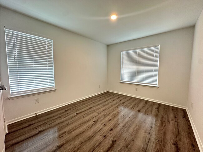Building Photo - 11234 E Park St