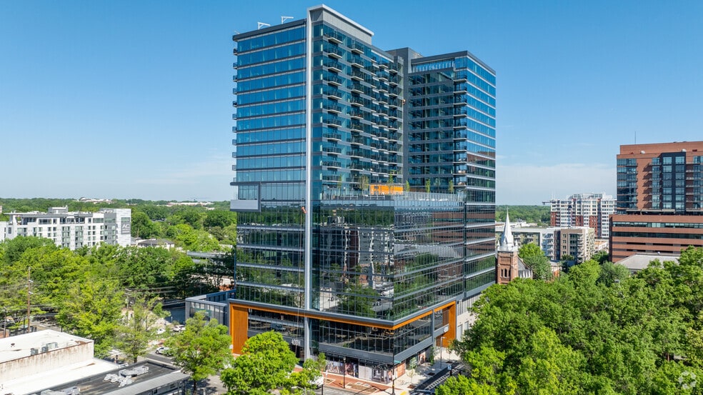 Primary Photo - 400H