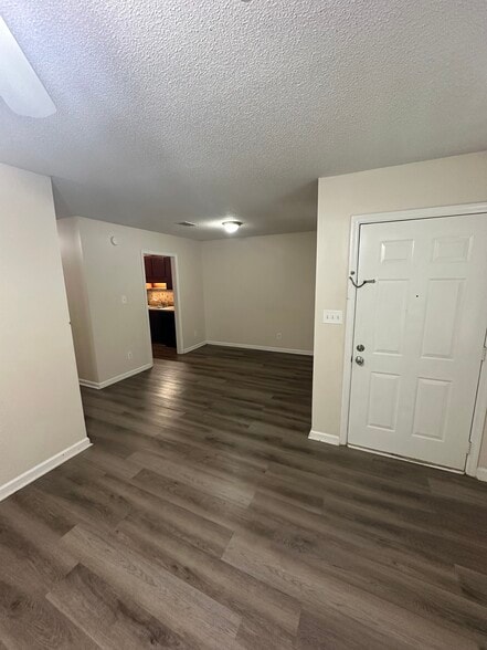 Building Photo - 104 Samarya Ln