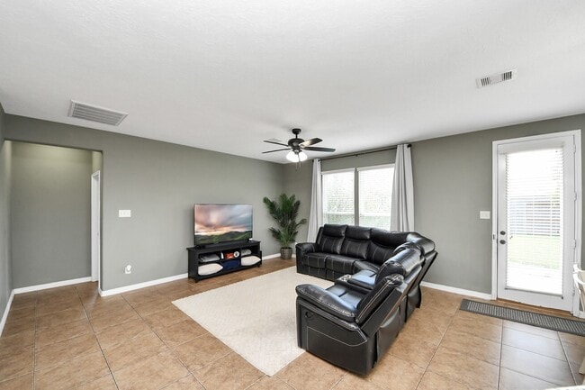 Building Photo - 1601 Bel Riposo Ln