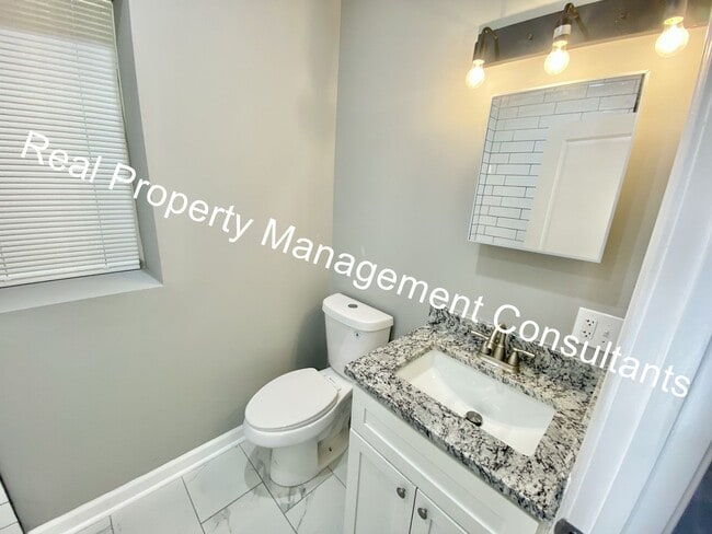 Building Photo - Renovated 3-Bedroom Home! Deposit Free Living Available via Obligo