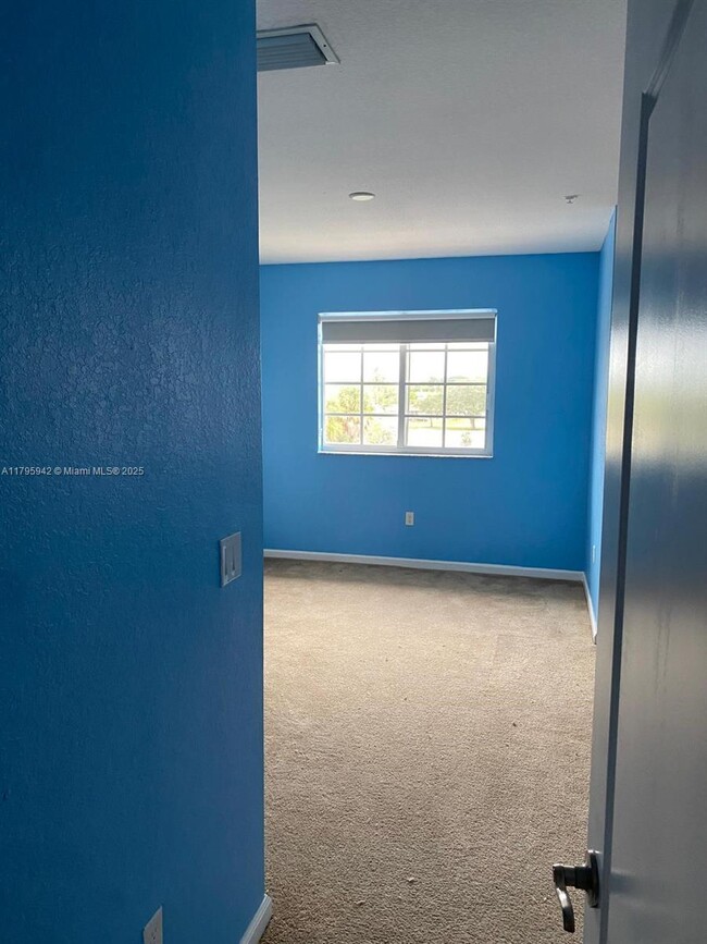 Building Photo - 2832 SW 81st Ave