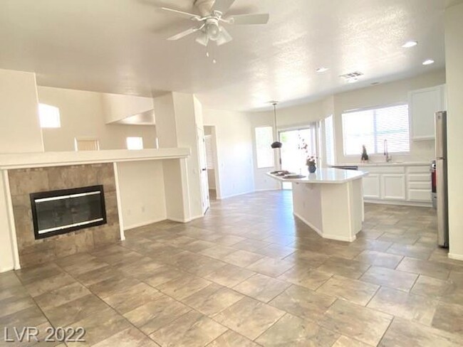 Building Photo - Available March 1, 2025. Gorgeous SW Las V...