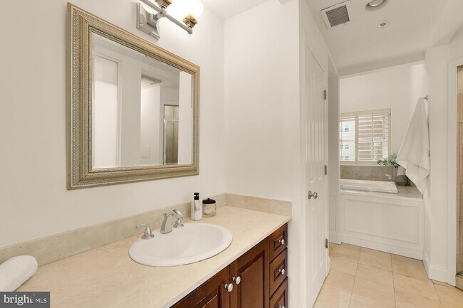 Building Photo - 1704 16th St NW