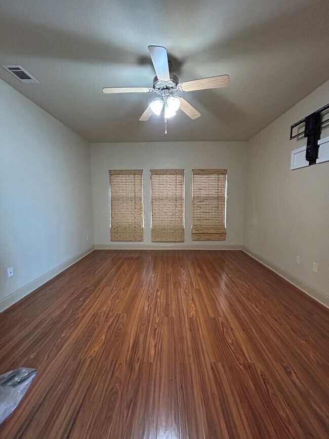 Building Photo - LOCATION, LOCATION, LOCATION-4 bedroom in Legado Estates