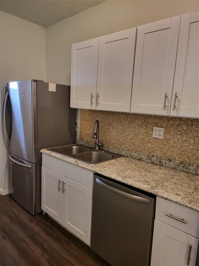 Building Photo - 1226 W Gray St