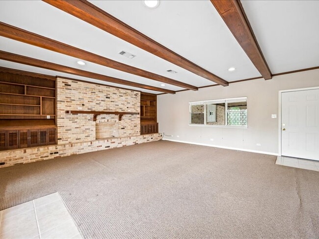 Building Photo - Charming 3-Bedroom Home with Spacious Livi...