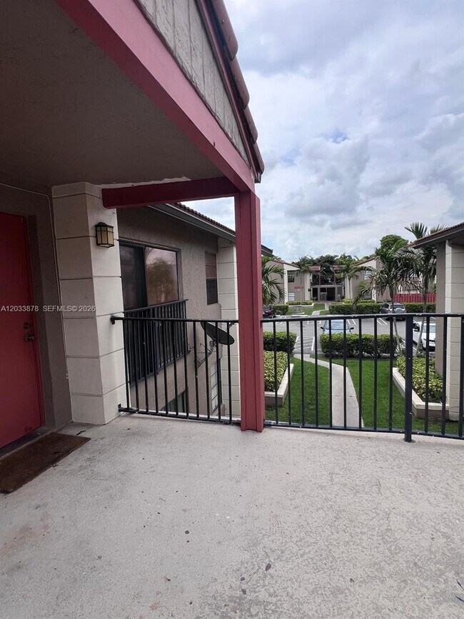 Building Photo - 3211 Coral Ridge Dr