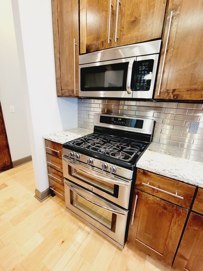 Building Photo - Spacious & Unique in Twin Oaks, Southwest Springfield