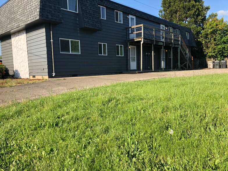 Building Photo - 620 Queen Ave SE