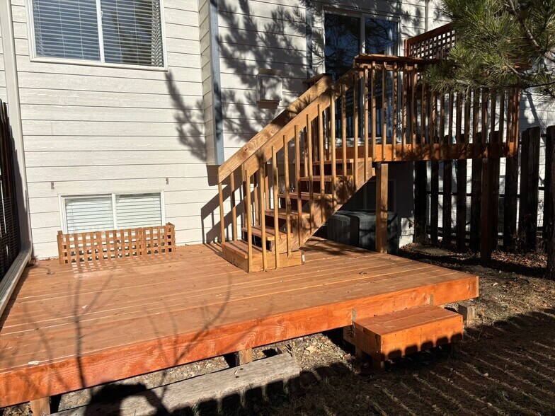 Building Photo - 927 Parker Dr