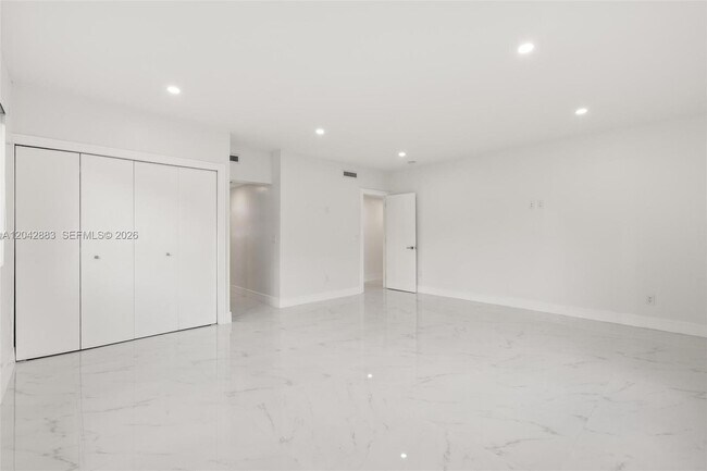 Building Photo - 14801 NW 5th Ave