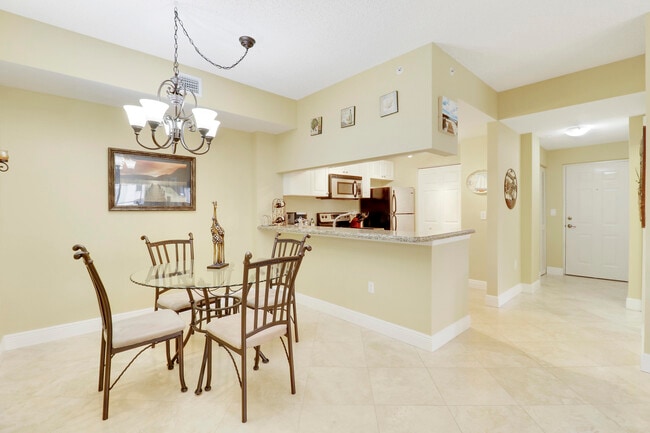 Building Photo - 2802 Sarento Pl