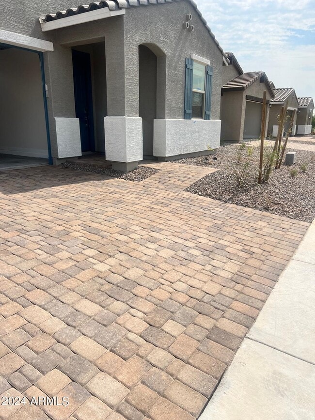 Building Photo - 7044 W Desert Dr