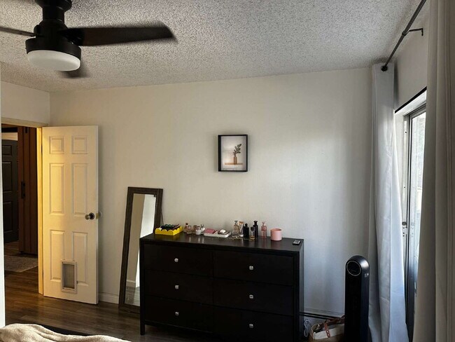 Building Photo - Available May 15th! "Chic & Cozy 1-Bed Furnished Condo in Denver's Desirable Hale Neighborhood! P...